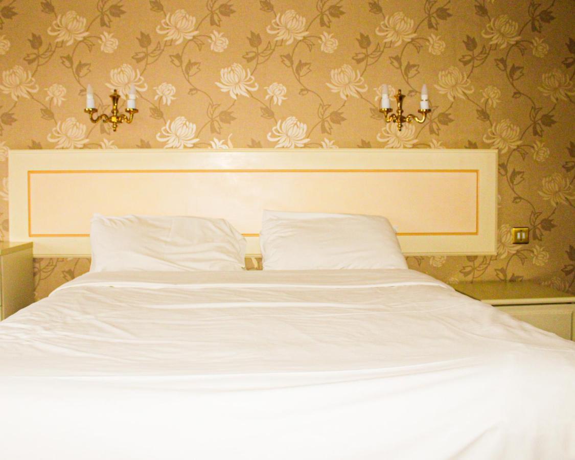 Consort Hotel Rotherham Exteriör bild