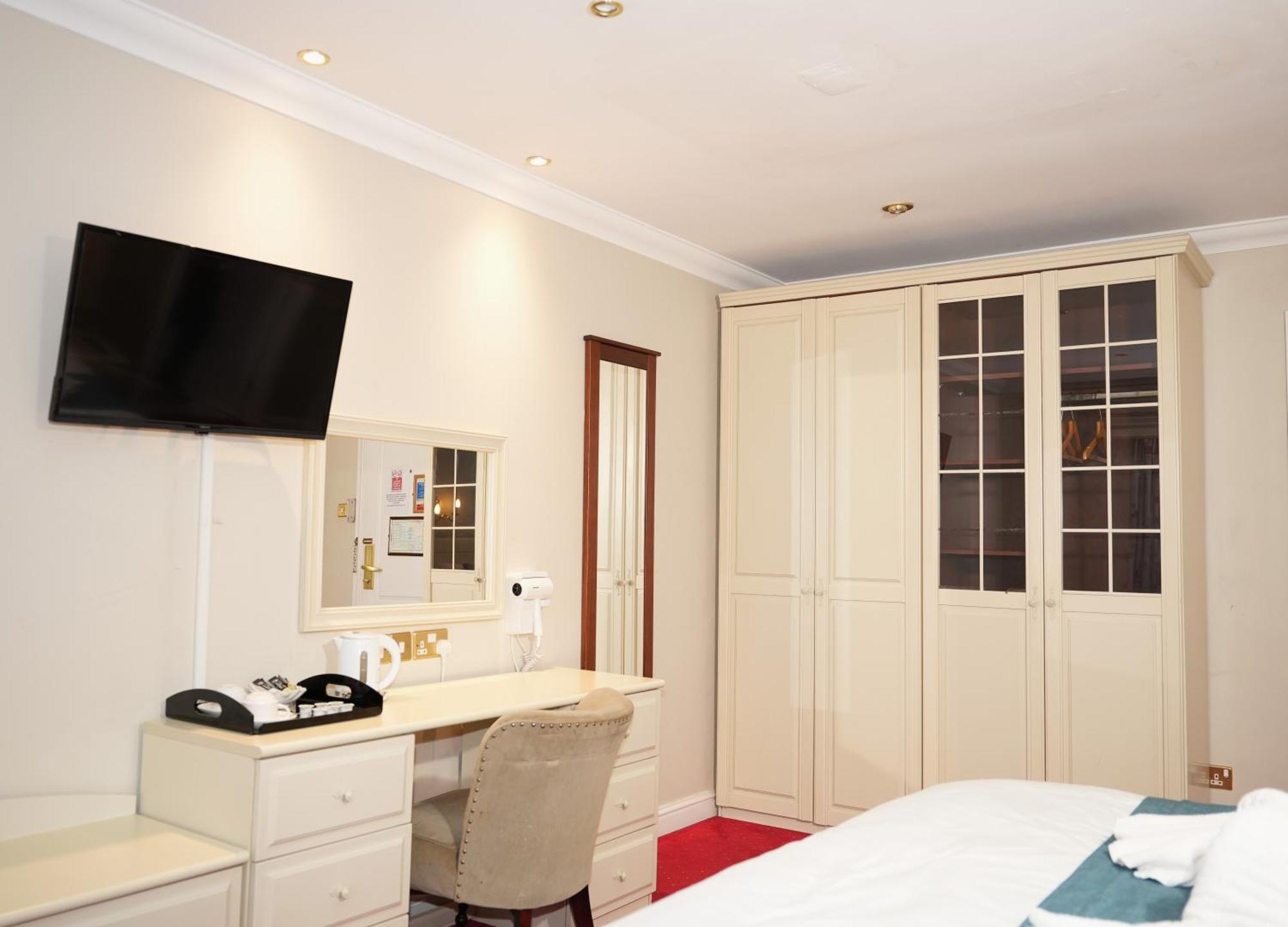 Consort Hotel Rotherham Exteriör bild